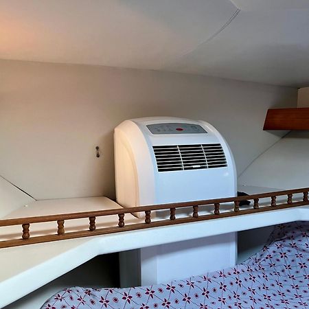 Cozy Private Two Rooms Yacht In Barcelona With Free Parking Сант Адриа де Бесос Екстериор снимка