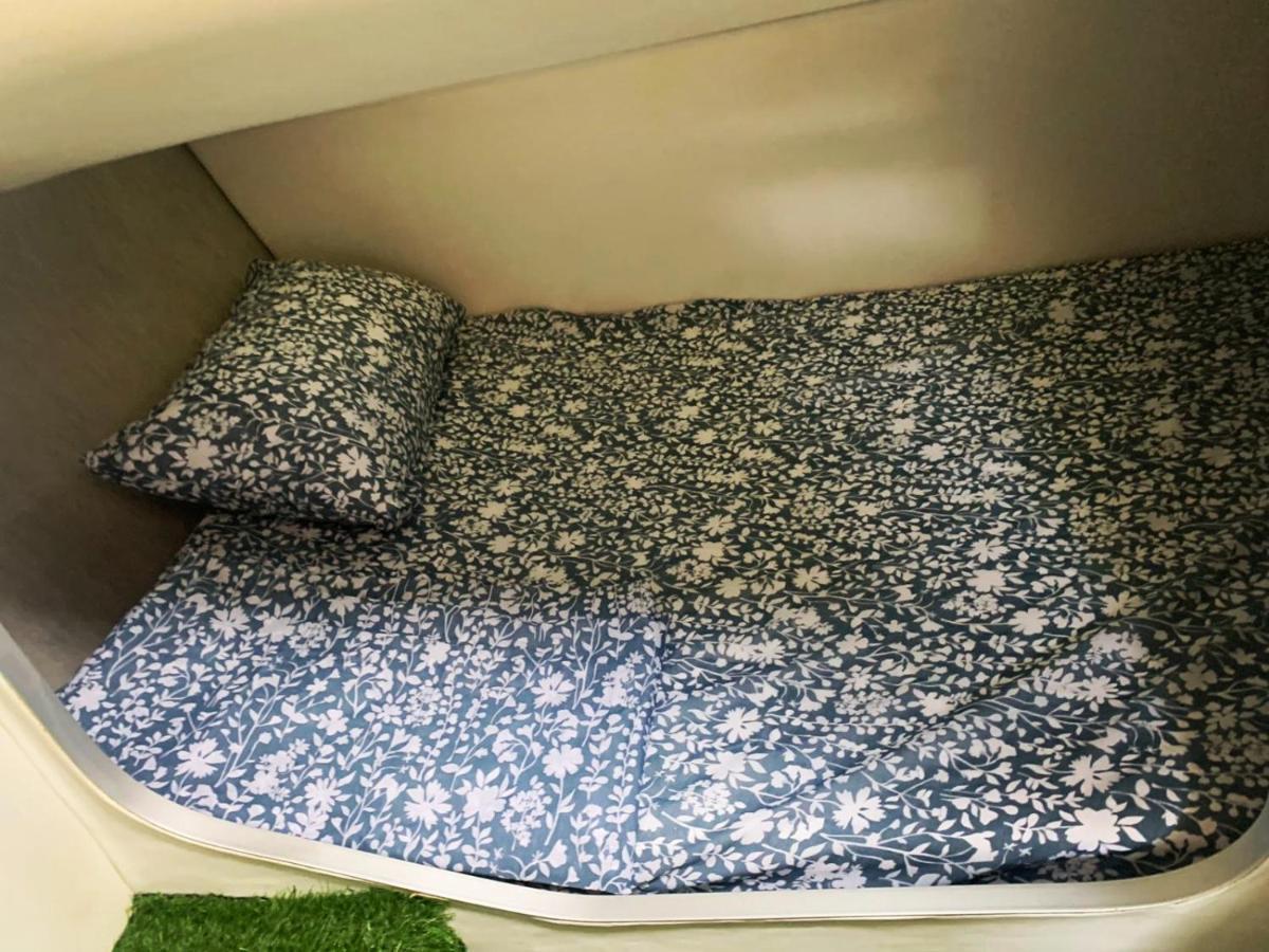 Cozy Private Two Rooms Yacht In Barcelona With Free Parking Сант Адриа де Бесос Екстериор снимка