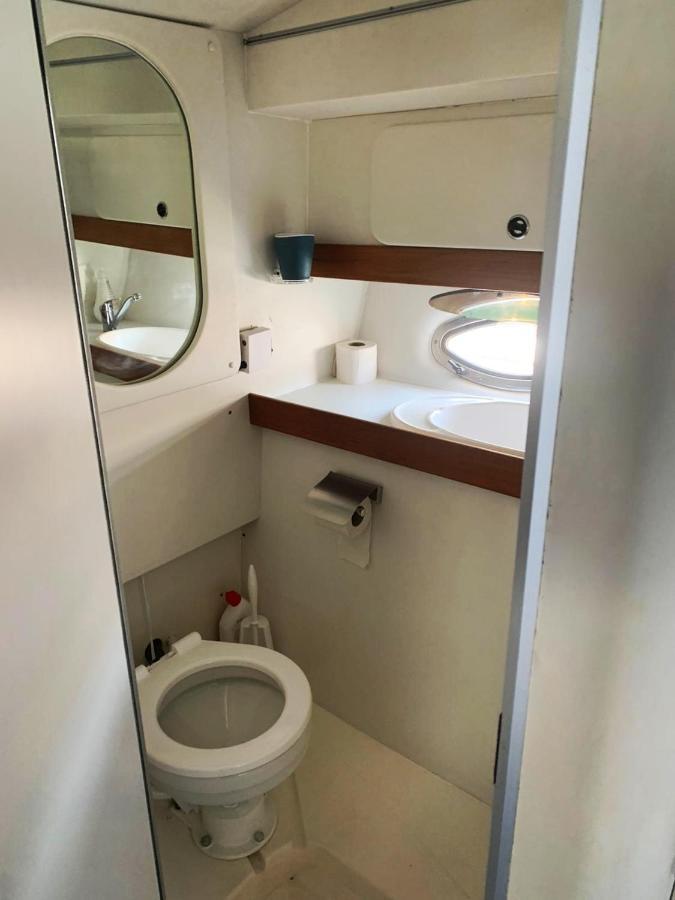 Cozy Private Two Rooms Yacht In Barcelona With Free Parking Сант Адриа де Бесос Екстериор снимка