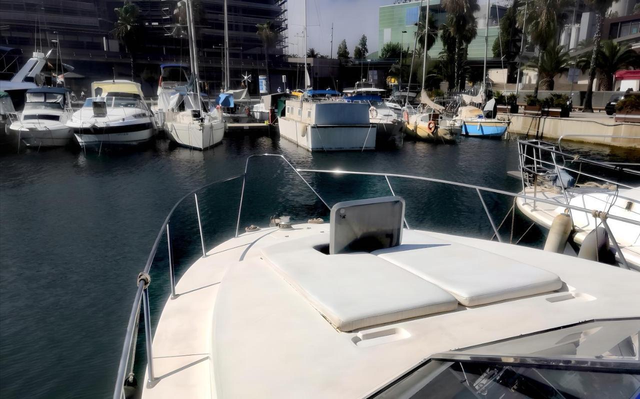 Cozy Private Two Rooms Yacht In Barcelona With Free Parking Сант Адриа де Бесос Екстериор снимка