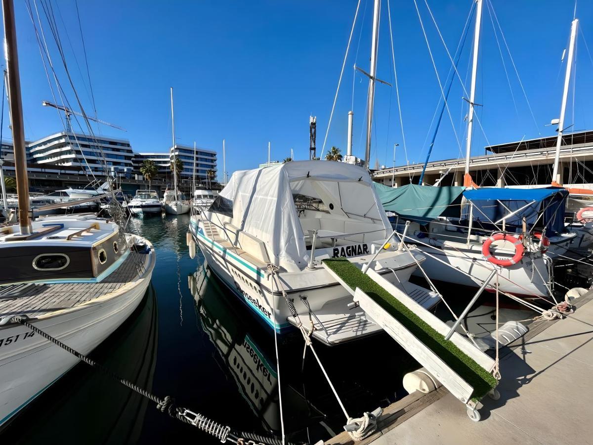 Cozy Private Two Rooms Yacht In Barcelona With Free Parking Сант Адриа де Бесос Екстериор снимка
